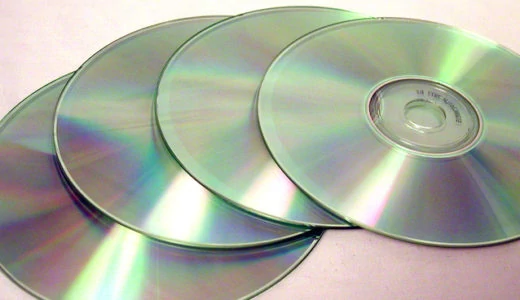 自主制作CDを作ることは効果的なのか？音楽配信と比較しながら考える