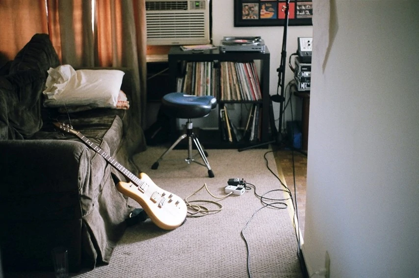 エレキギターが置いてある部屋