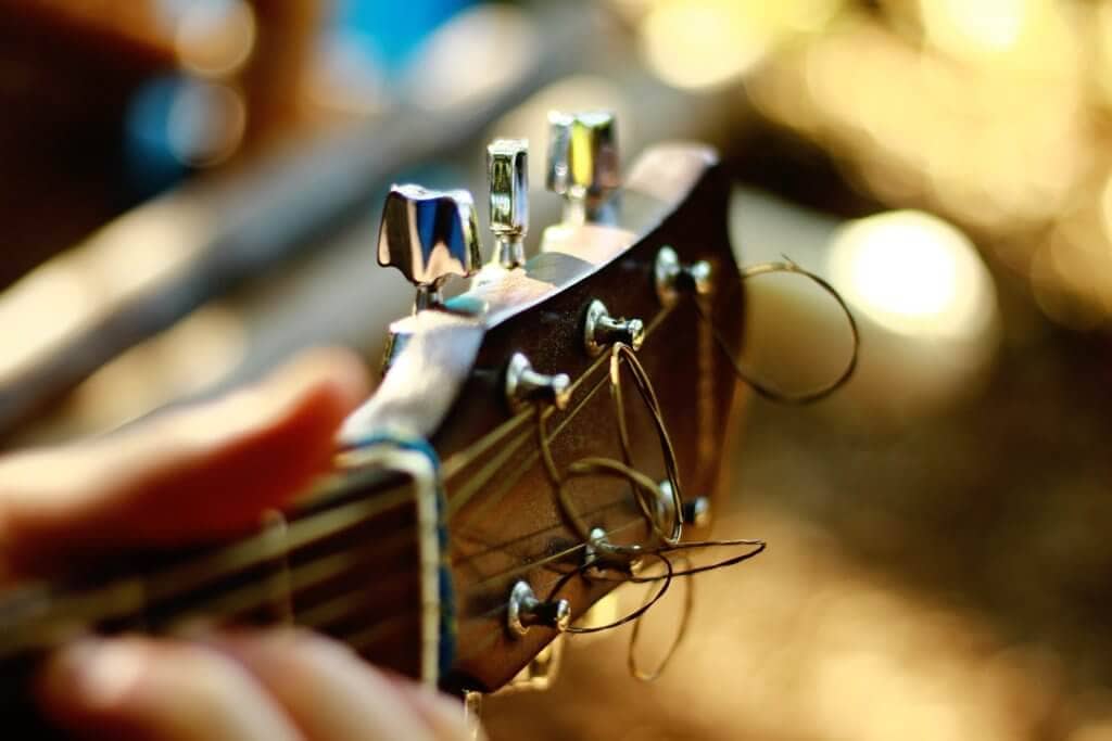 ハナレグミの使用ギター、使用機材と弾き語りの難易度・ポイントを解説 | 弾き語りすとLABO