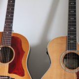 左が普通のギター、右がカッタウェイ