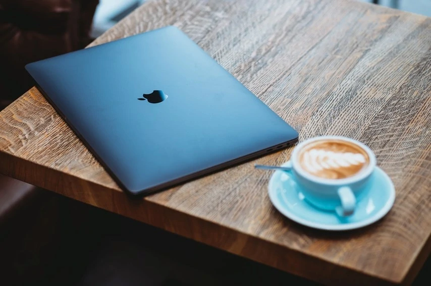Macbookとコーヒー