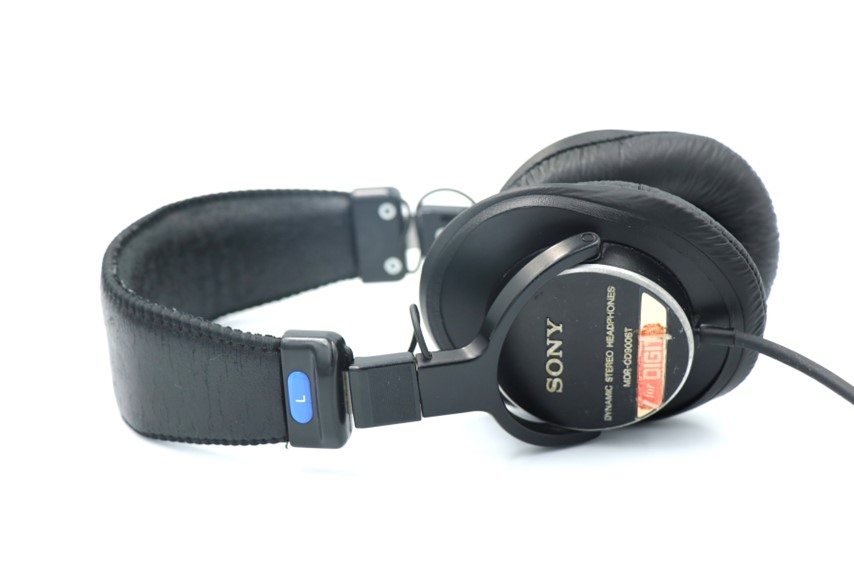 オーディオ機器 ヘッドフォン SONY MDR-CD900STをレビュー。業界標準機の超定番モニターヘッドホン 