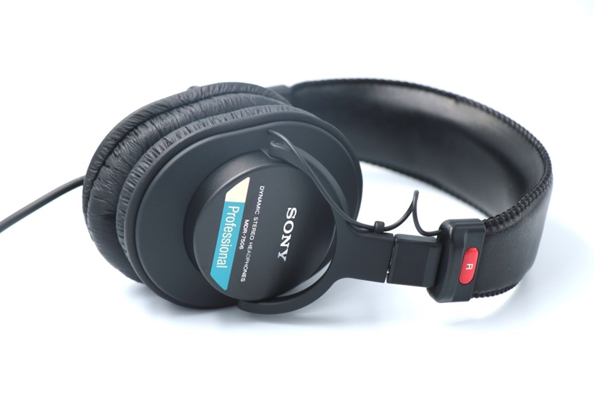オーディオ機器 ヘッドフォン SONY MDR-CD900STをレビュー。業界標準機の超定番モニターヘッドホン 