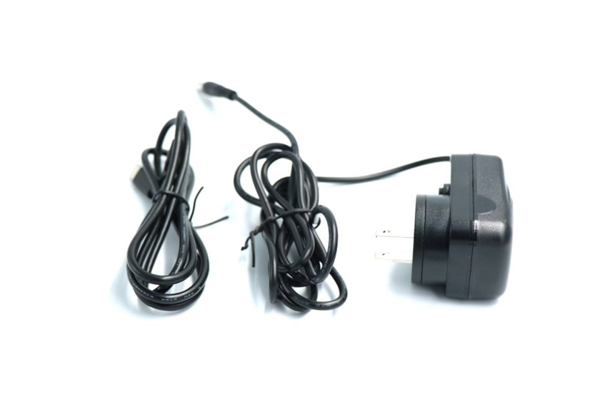Universal Audio Volt 476P USBケーブルと電源アダプタ