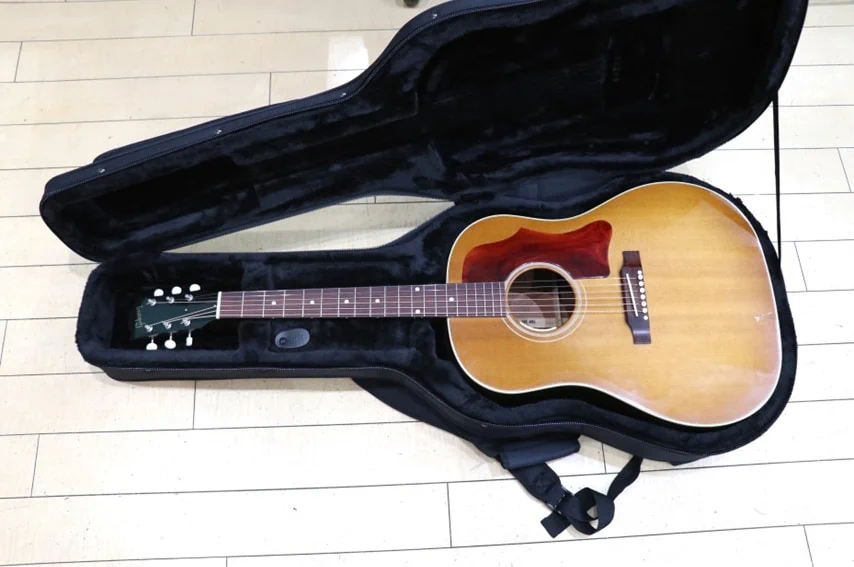 SKG SC18 Gibson J-45を入れた写真