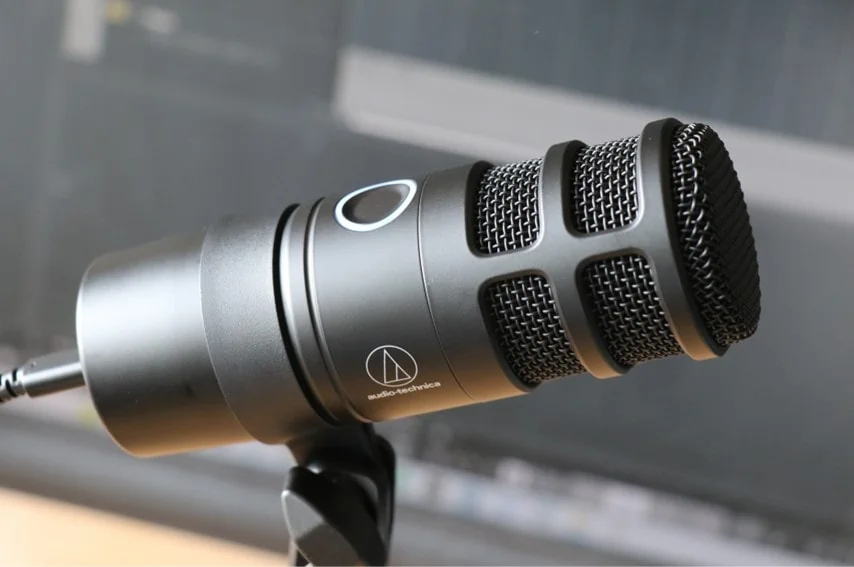 audio technica AT2040USBをマイクアームに取付けた。横から撮影