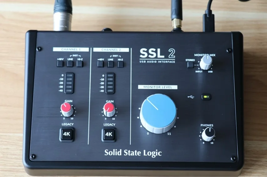 Solid State Logic SSL2 駆動しているところ。上面