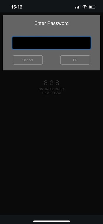 iPhoneのCueMix 5で同一Wi-Fiに接続された828を選択するとパスワード入力が求められる
