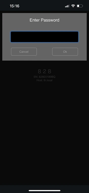 iPhoneのCueMix 5で同一Wi-Fiに接続された828を選択するとパスワード入力が求められる