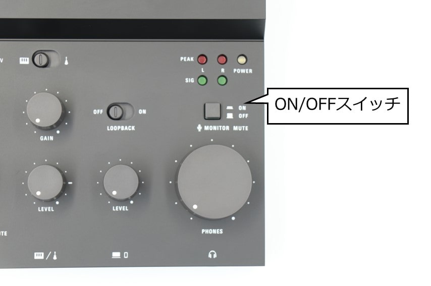 audio technica AT-UMX3。ダイレクトモニタリングをON/OFFするスイッチ